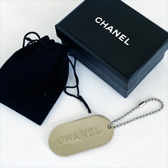 CHANEL Stripe Dog Tag Key Ring Silver Golden Enamel Vintage - Picture 8 of 9